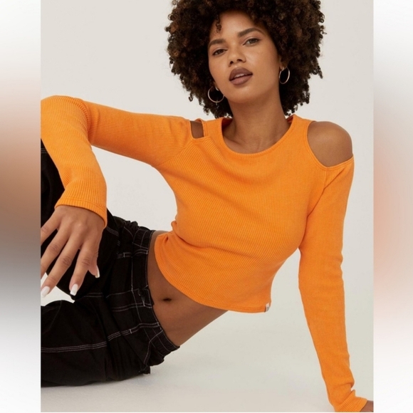 Daydreamer Tops - New Daydreamer Rebel Girl Cold Shoulder Crop Top